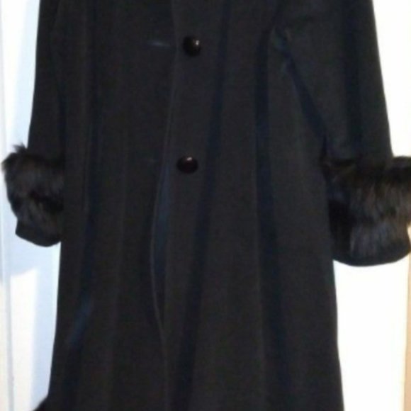 Ladies coat - Picture 1 of 3